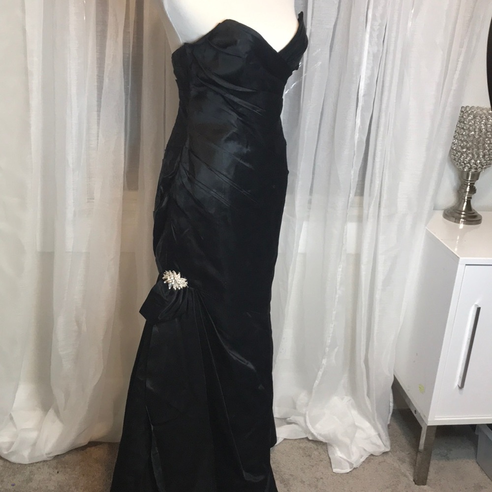 Black Mermaid Style Formal Dress - Picture 2 of 4